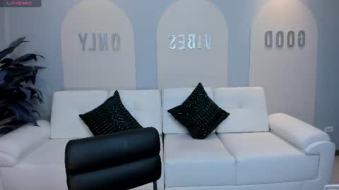 Snapshot of valeriaroldanx chatting on 06-24-26, 11:20 Valeria online show from 06-24-26, 11:20