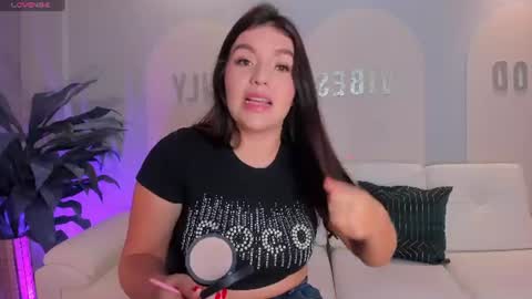 Snapshot of valeriaroldanx chatting on 06-27-26, 11:59 Valeria online show from 06-27-26, 11:59