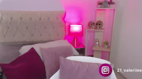 Snapshot of valerie_21 chatting on 02-06-25, 09:22 Valeriee online show from 02-06-25, 09:22