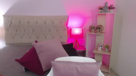 Snapshot of valerie_21 chatting on 02-28-25, 09:04 Valeriee online show from 02-28-25, 09:04