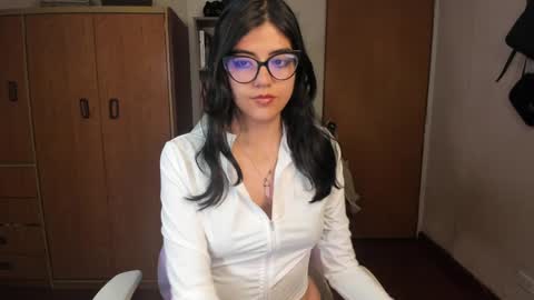 Snapshot of valerie__sky chatting on 01-10-25, 02:57 Val online show from 01-10-25, 02:57