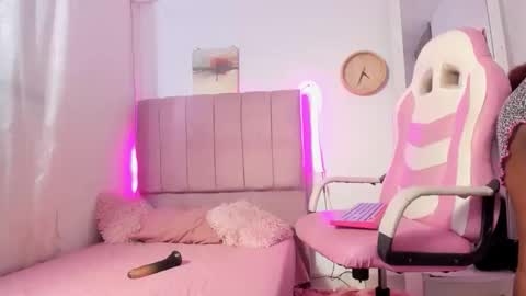 valeria online show from 11-14-25, 07:45