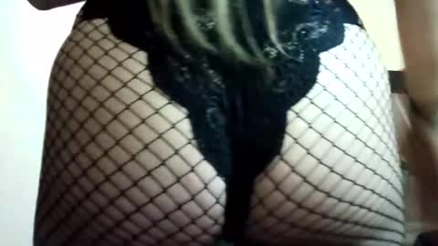Snapshot of valery__rouse_ chatting on 06-23-26, 10:41 Valery online show from 06-23-26, 10:41