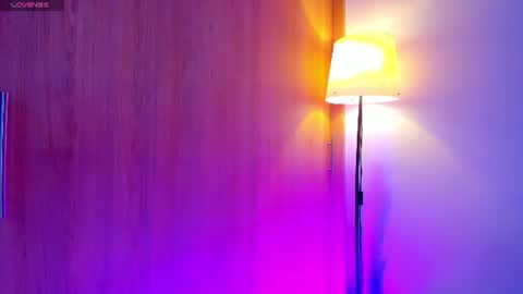 Snapshot of valery_kils chatting on 06-11-26, 12:32 VALERY online show from 06-11-26, 12:32