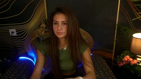 Snapshot of valeryroyale chatting on 12-18-24, 05:31 Valery online show from 12-18-24, 05:31