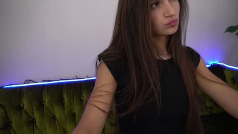 Snapshot of valeryroyale chatting on 12-19-24, 06:12 Valery online show from 12-19-24, 06:12