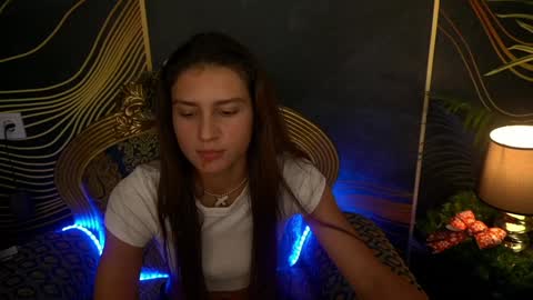 Snapshot of valeryroyale chatting on 12-20-24, 01:54 Valery online show from 12-20-24, 01:54