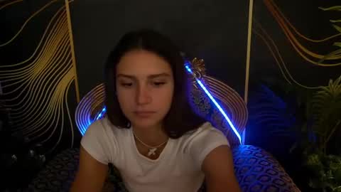 Snapshot of valeryroyale chatting on 01-19-25, 12:28 Valery online show from 01-19-25, 12:28