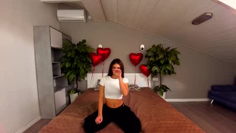 Snapshot of valeryroyale chatting on 02-18-25, 11:22 Valery online show from 02-18-25, 11:22