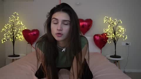 Snapshot of valeryroyale chatting on 02-19-25, 11:49 Valery online show from 02-19-25, 11:49