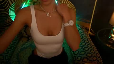 Snapshot of valeryroyale chatting on 03-05-25, 05:39 Valery online show from 03-05-25, 05:39