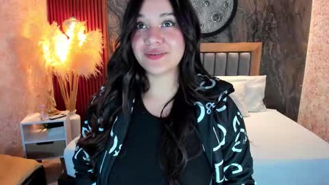 Valerie Shadey  online show from 12-04-25, 08:06