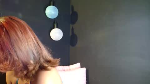 Snapshot of valerysmith18 chatting on 10-06-25, 10:02 zoe online show from 10-06-25, 10:02