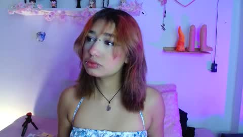 Snapshot of valerysmith18 chatting on 10-14-25, 06:42 zoe online show from 10-14-25, 06:42