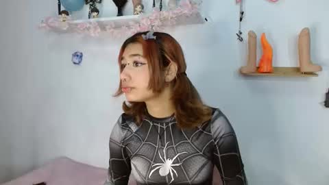 Snapshot of valerysmith18 chatting on 10-24-25, 10:00 zoe online show from 10-24-25, 10:00