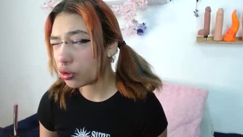 Snapshot of valerysmith18 chatting on 10-30-25, 09:11 zoe online show from 10-30-25, 09:11