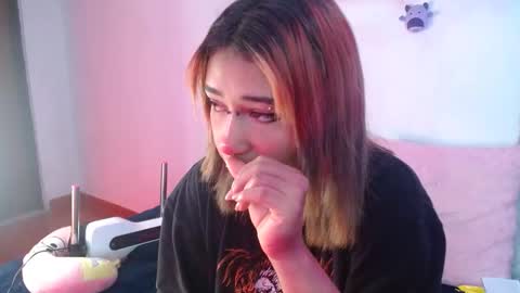 Snapshot of valerysmith18 chatting on 11-16-25, 11:16 zoe online show from 11-16-25, 11:16