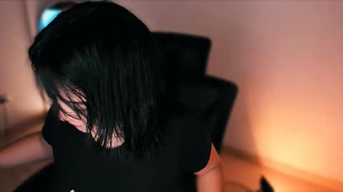 Snapshot of valerysoto_ chatting on 09-18-25, 02:02 Valery Soto online show from 09-18-25, 02:02