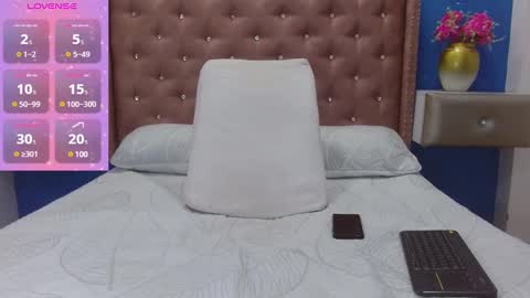 Snapshot of valerytunder chatting on 01-18-25, 06:32 ValeryTunder online show from 01-18-25, 06:32