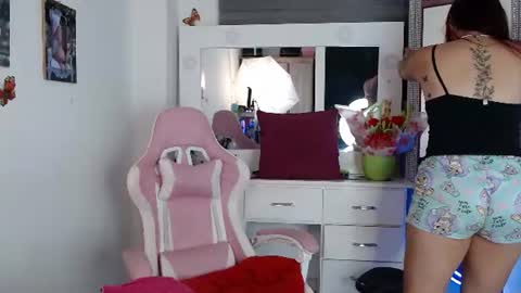 Snapshot of valeryy_sexyy chatting on 06-25-26, 11:59 --- online show from 06-25-26, 11:59