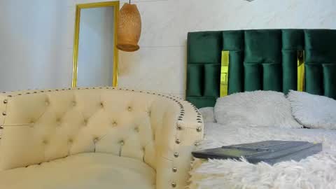 Snapshot of valetino_stonee chatting on 05-03-26, 11:27 Valentino online show from 05-03-26, 11:27