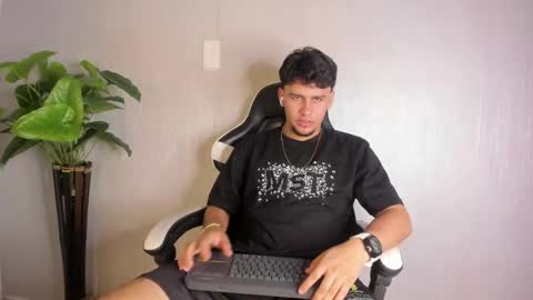 Snapshot of valetino_stonee chatting on 05-28-26, 08:06 Valentino online show from 05-28-26, 08:06