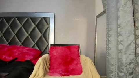 Snapshot of valetino_stonee chatting on 06-07-26, 08:12 Valentino online show from 06-07-26, 08:12