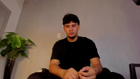 Snapshot of valetino_stonee chatting on 06-14-26, 07:27 Valentino online show from 06-14-26, 07:27