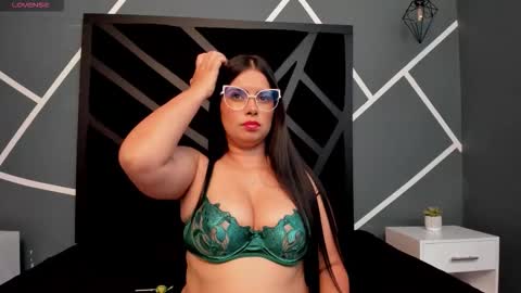 Snapshot of valka_ross chatting on 10-23-25, 10:19 VALKA ROSS online show from 10-23-25, 10:19