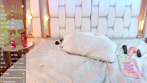 Valkiria moore  online show from 02-21-25, 12:49