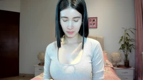 Macarena online show from 09-18-25, 02:35