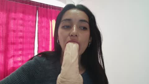 Snapshot of vallery_evanss chatting on 01-03-25, 05:10 Taty independent account online show from 01-03-25, 05:10