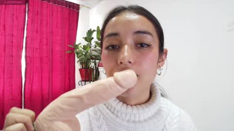 Snapshot of vallery_evanss chatting on 02-07-25, 07:27 Taty independent account online show from 02-07-25, 07:27