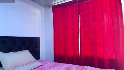 Snapshot of vallery_evanss chatting on 11-19-25, 08:42 Taty independent account online show from 11-19-25, 08:42