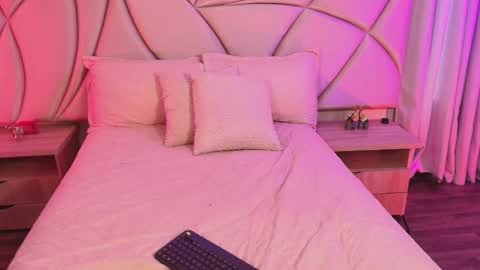 Vallery online show from 04-13-26, 01:16