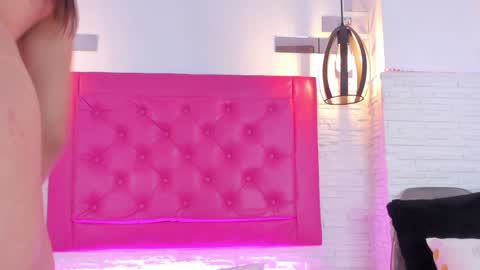 Snapshot of valloletsamar chatting on 01-31-25, 02:39 Vallolet Peach online show from 01-31-25, 02:39