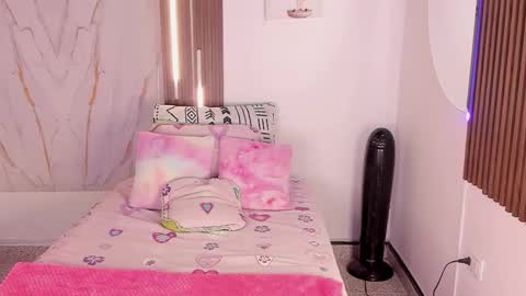 Vallolet Peach  online show from 02-24-26, 12:14