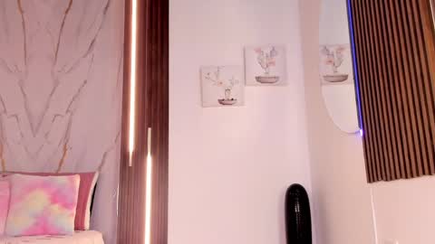 Vallolet Peach  online show from 04-12-26, 12:10