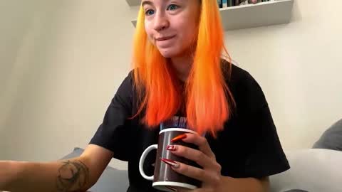 Snapshot of valtopi chatting on 02-20-26, 06:26 Emily online show from 02-20-26, 06:26