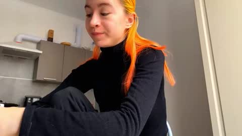 Snapshot of valtopi chatting on 02-26-26, 06:23 Emily online show from 02-26-26, 06:23