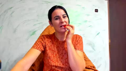 Snapshot of valysexybarbie chatting on 12-18-24, 02:38 valentina online show from 12-18-24, 02:38