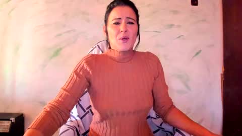 Snapshot of valysexybarbie chatting on 12-20-24, 07:55 valentina online show from 12-20-24, 07:55