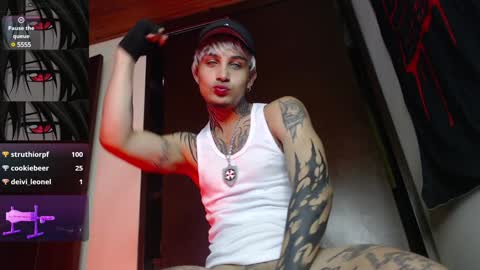 david guzman i model independenthelp me with a thumbs up online show from 01-11-25, 02:41