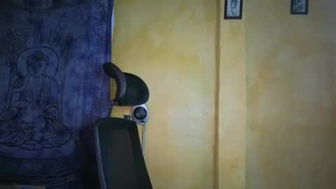 Snapshot of vampwoman chatting on 02-11-26, 09:36 vampwoman online show from 02-11-26, 09:36