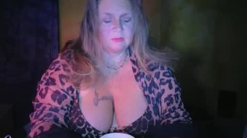 Snapshot of vampwoman chatting on 02-13-26, 08:43 vampwoman online show from 02-13-26, 08:43