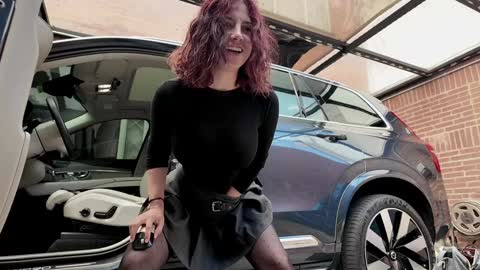 Snapshot of vanandjuani chatting on 02-25-26, 04:27 vanessa online show from 02-25-26, 04:27