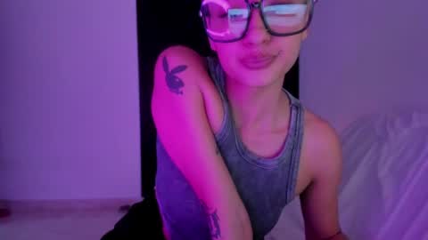 Snapshot of vandalovee chatting on 06-16-26, 10:34 Babi Alu online show from 06-16-26, 10:34