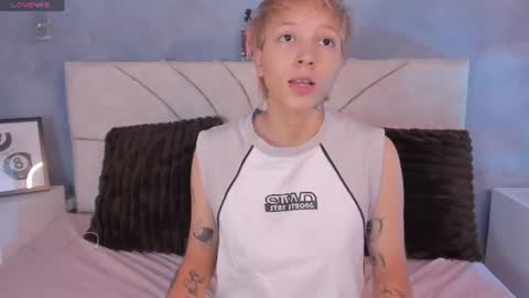 Snapshot of vane_grey chatting on 07-11-26, 06:54 vane_grey online show from 07-11-26, 06:54