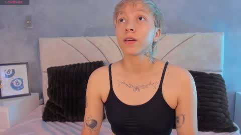 Snapshot of vane_grey chatting on 07-19-26, 04:33 vane_grey online show from 07-19-26, 04:33