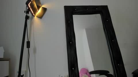 Snapshot of vanelope_smith chatting on 10-05-25, 10:35 vanelope_smith online show from 10-05-25, 10:35